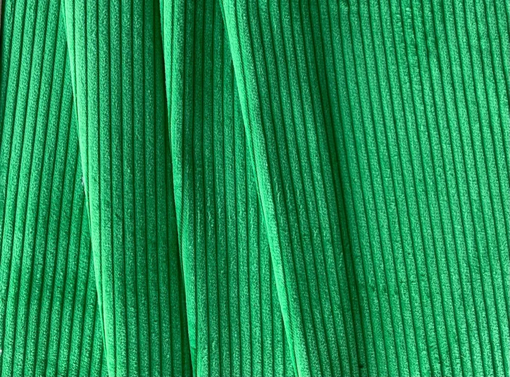 Lush Emerald Green Wide-Wale Cotton Corduroy (Made in Italy)